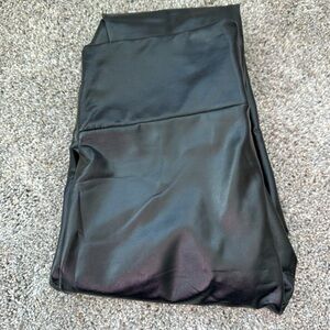 Medium stretchy faux leather leggings. Light fleece lining